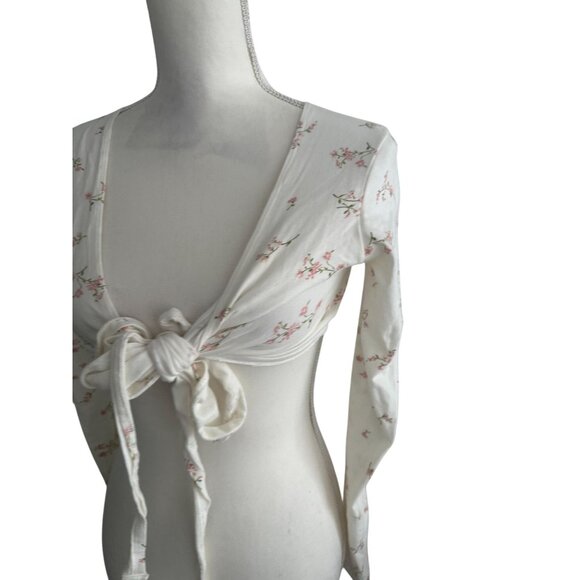 BRANDY MELVILLE White Floral Front Tie Bolero Style Wrap Top One Size - Picture 7 of 8